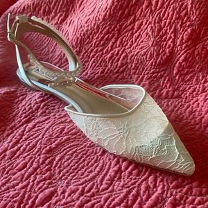 Badgley Mischka size 11 ivory flat